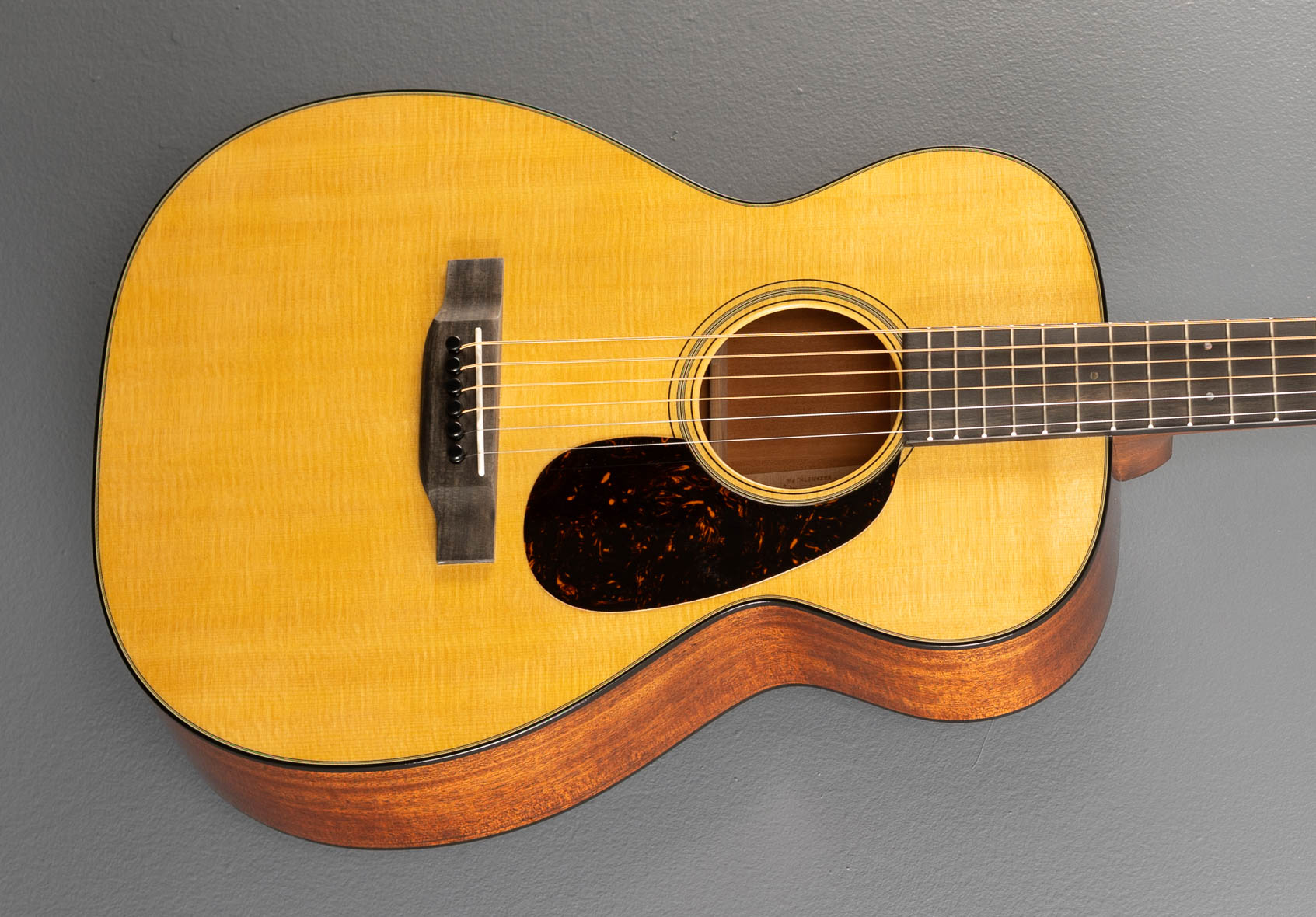 0-18 – Dave's Guitar Shop