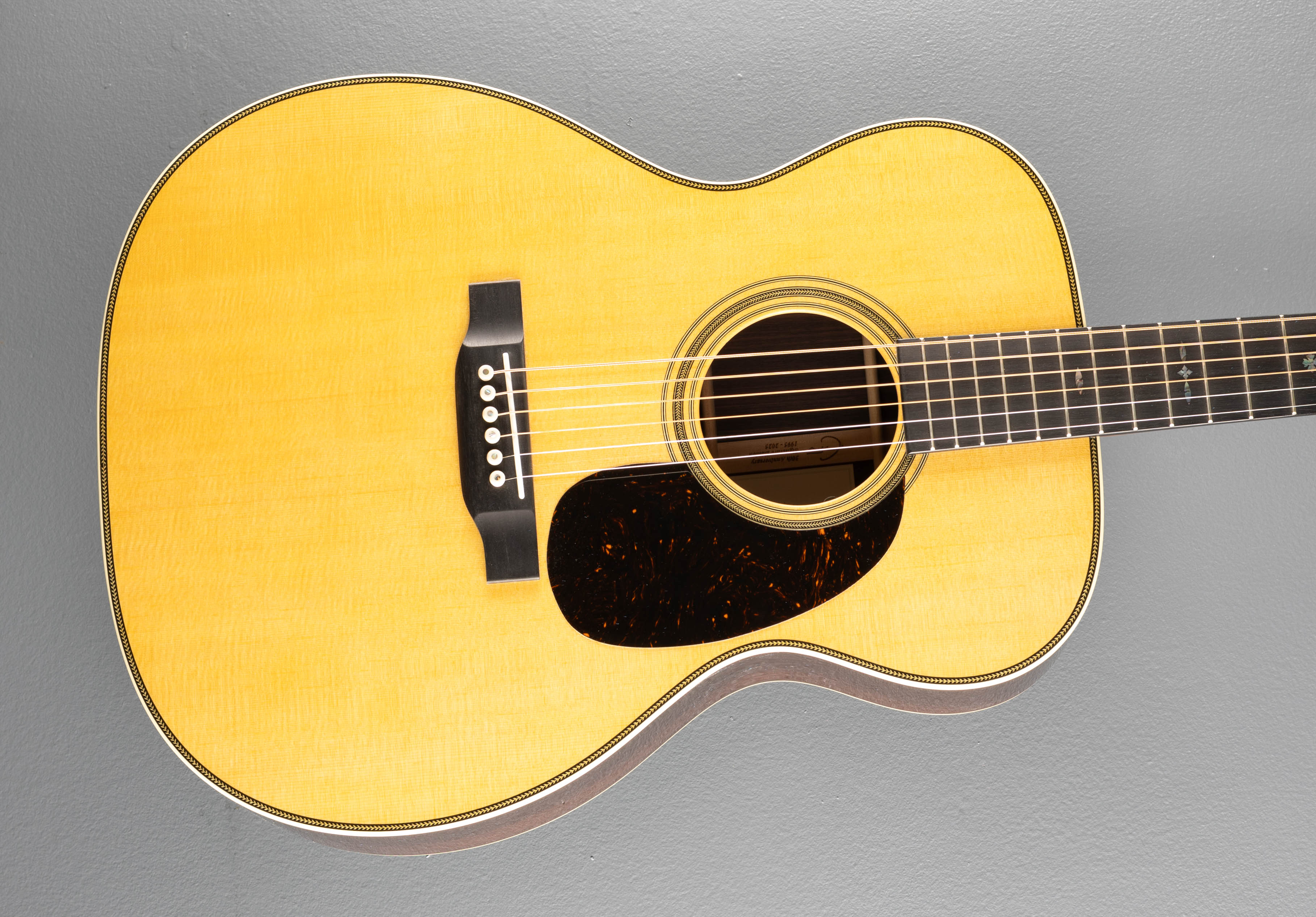 New for 2025 Eric Clapton 000-EC 30th Anniversary – Dave's Guitar Shop