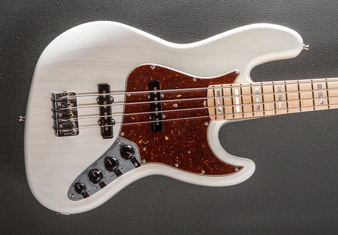 Used Custom Classic Jazz Bass '24