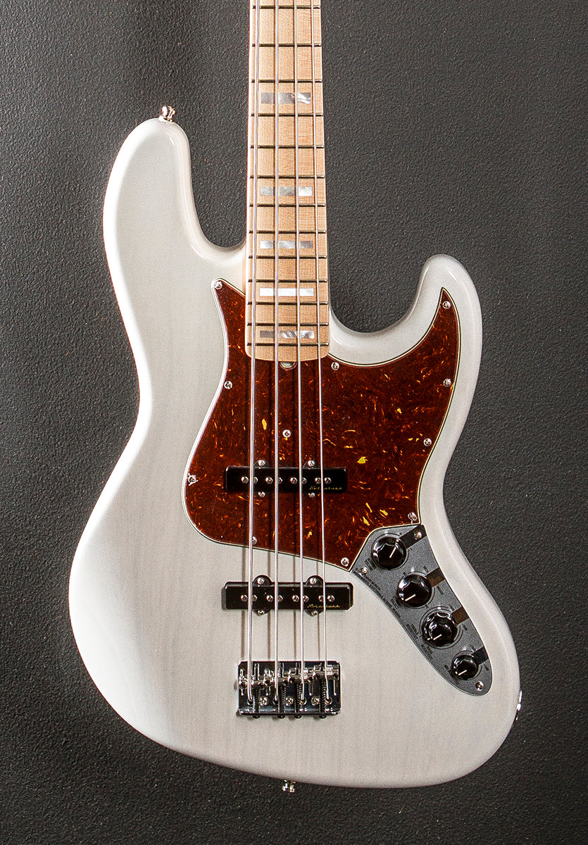 Used Custom Classic Jazz Bass '24
