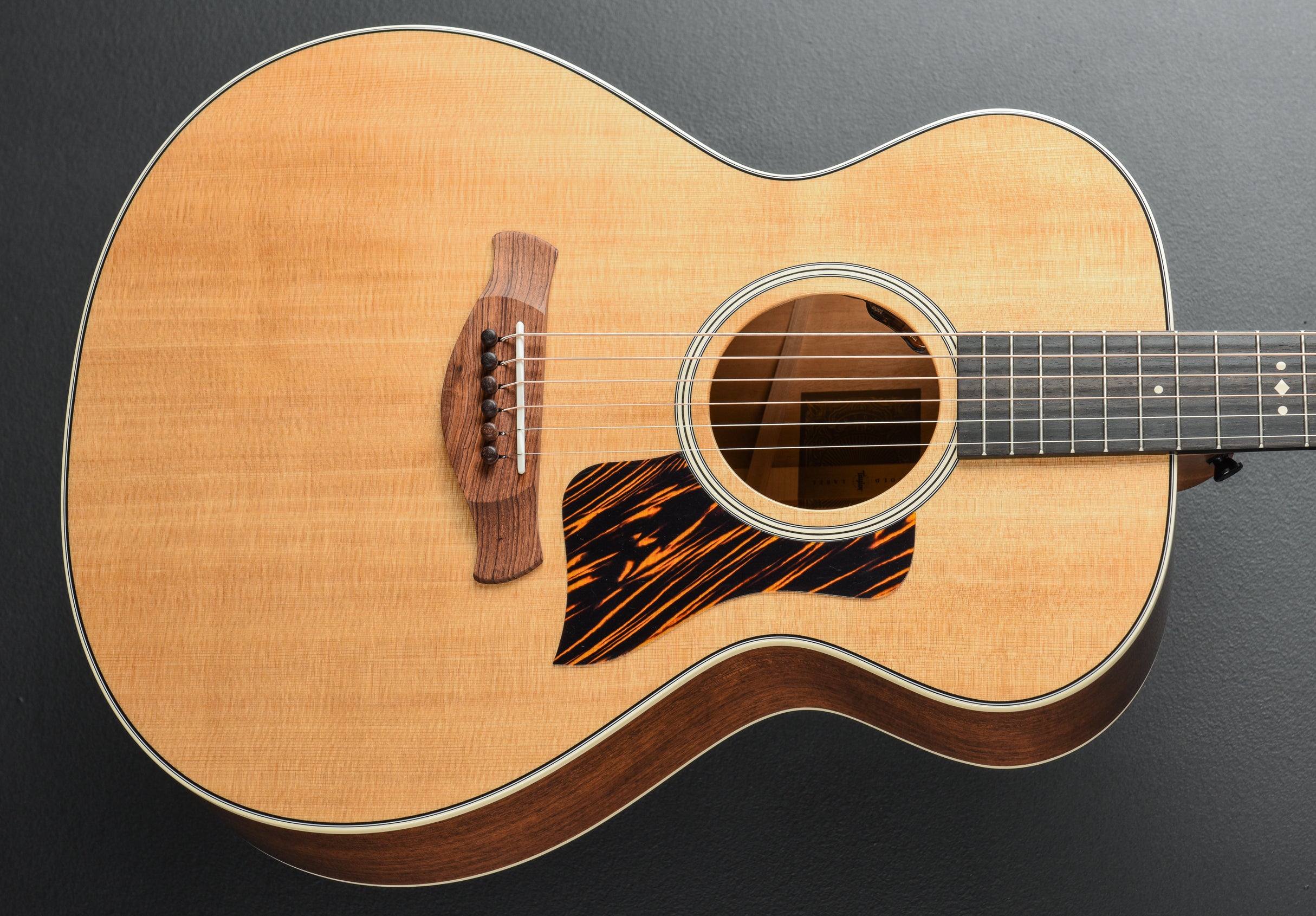 Gold Label 512e – Dave's Guitar Shop