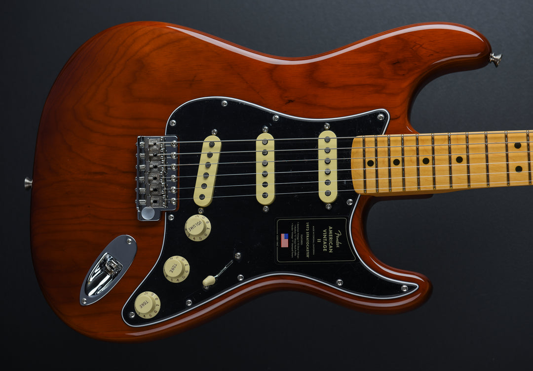 American Vintage II 1973 Stratocaster - Mocha w/Maple