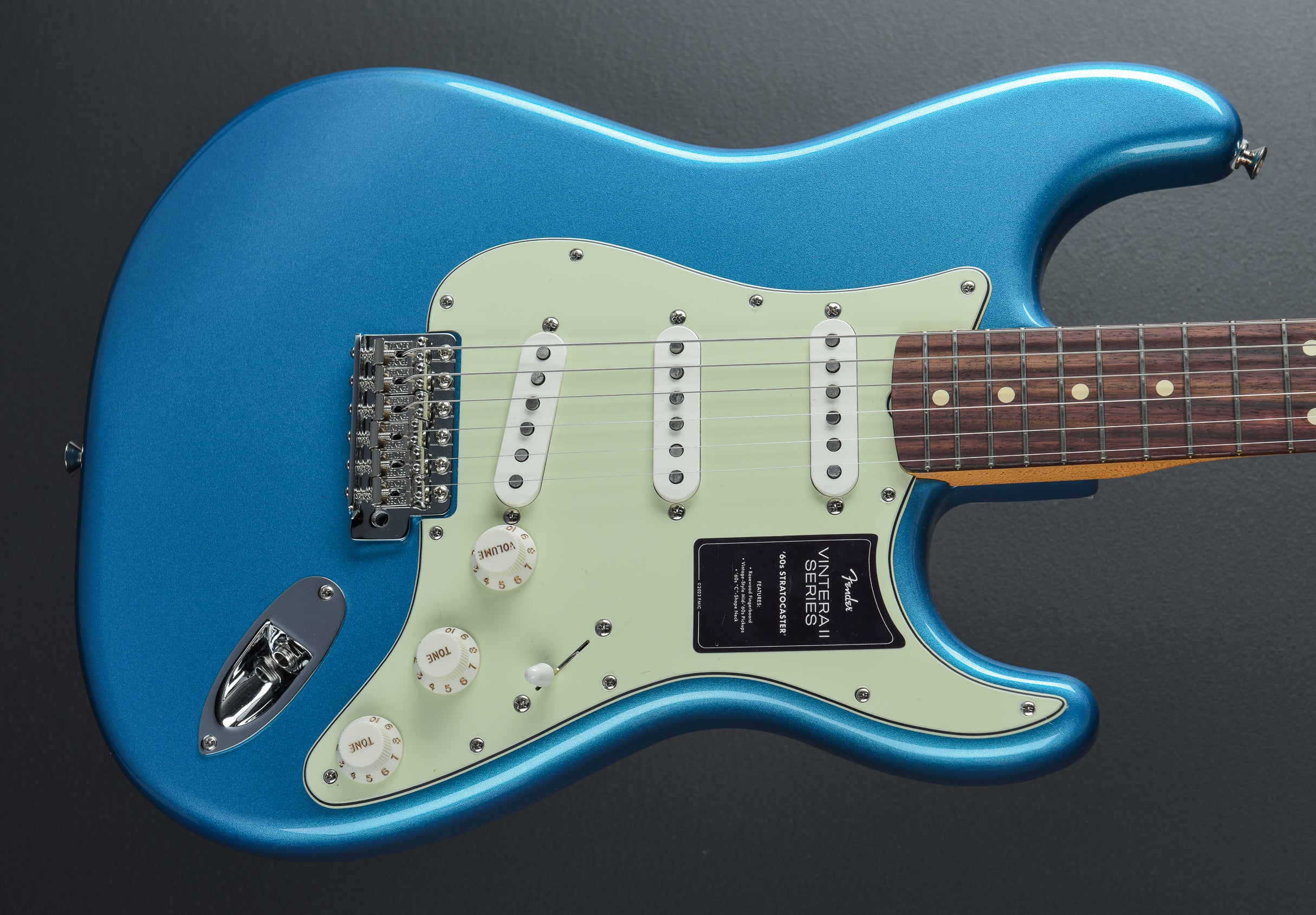 ギター 60s Strato Type Alnico5 Vintera II 60's Stratocaster - Lake Placid Blue – Dave's Guitar Shop
