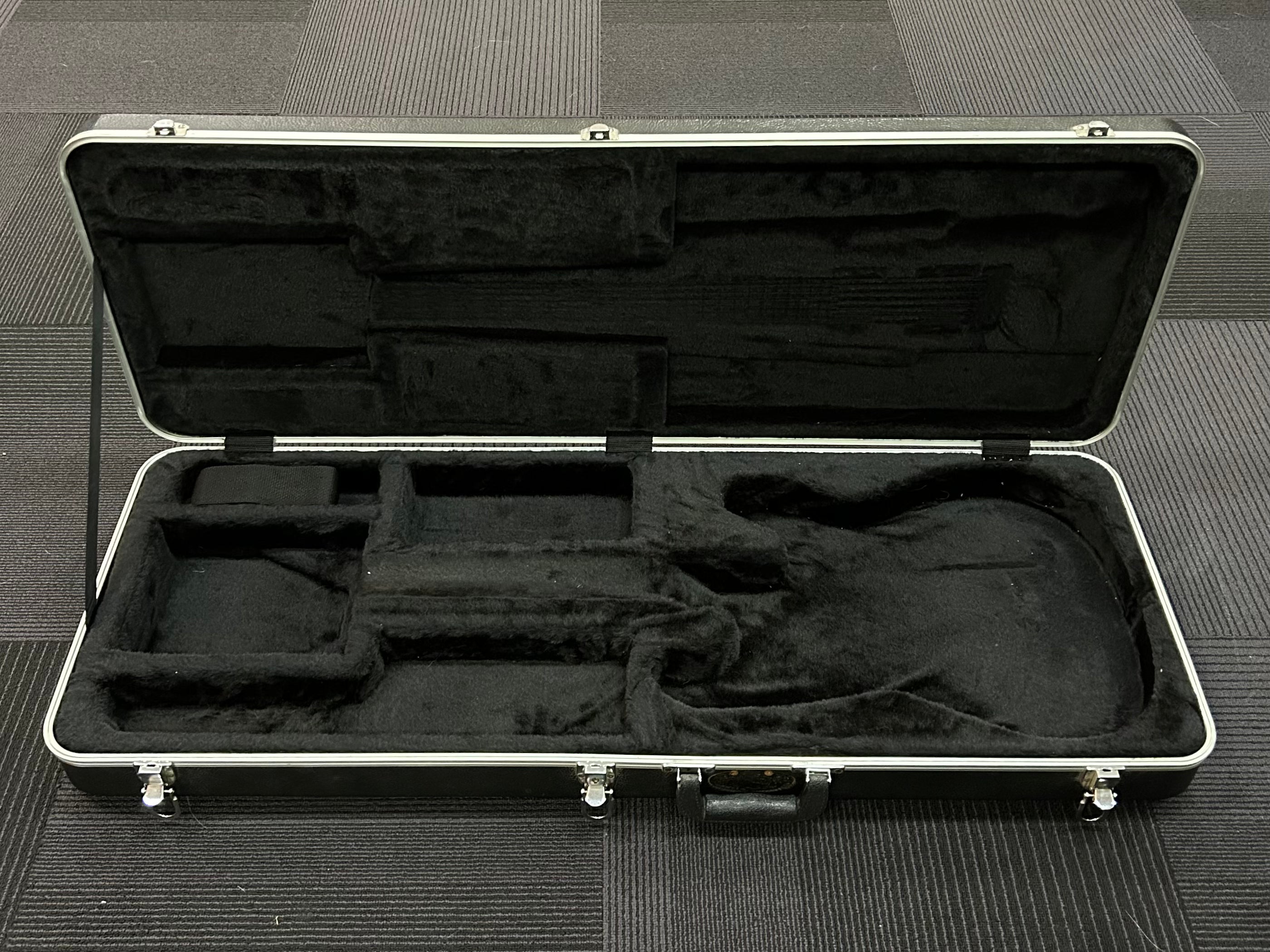 Molded Plastic Strat-Fit Case, Recent – Dave's Guitar Shop