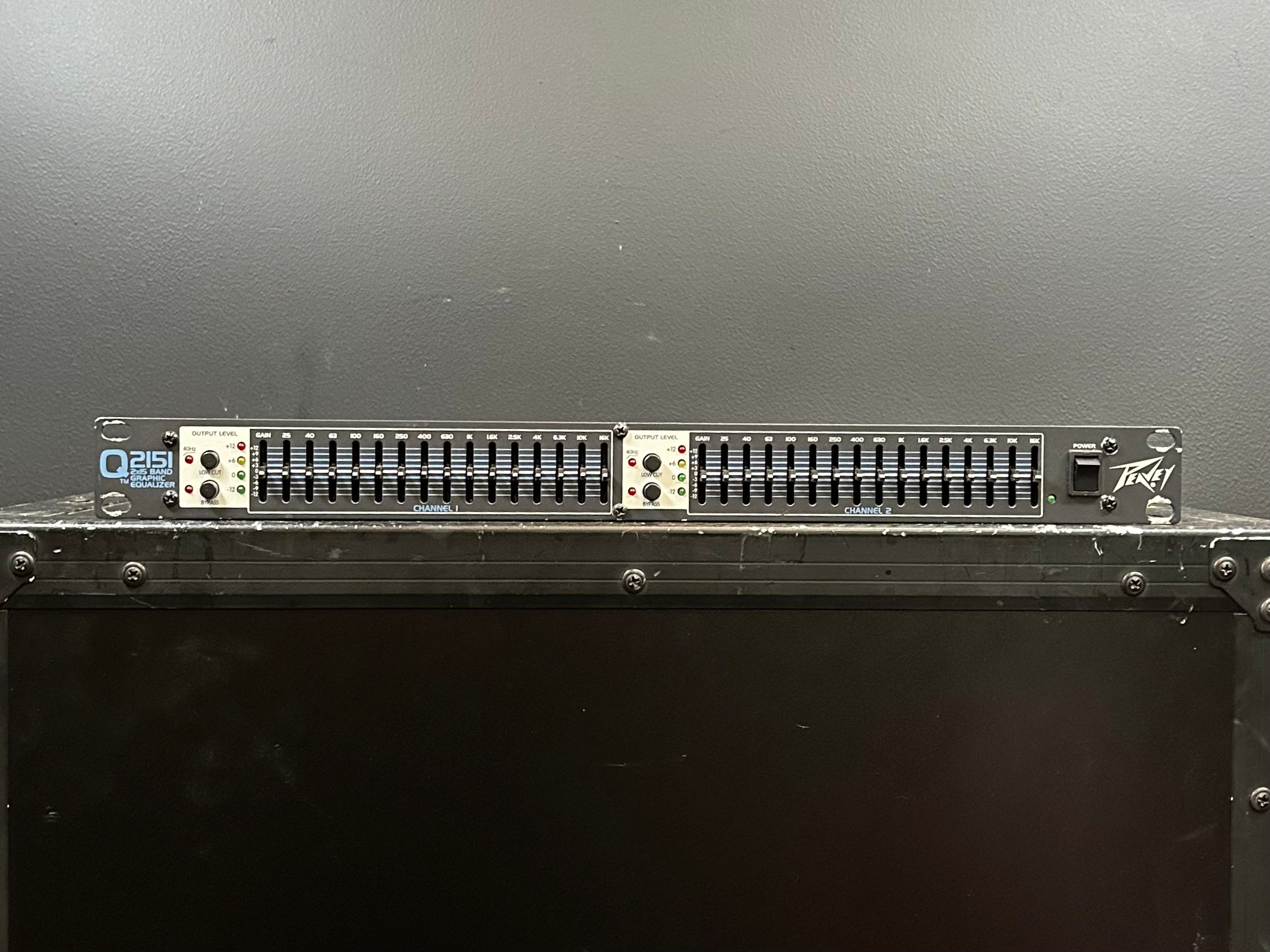 Q2151 2x15 Band Graphic Equalizer, Recent – Dave's Guitar Shop
