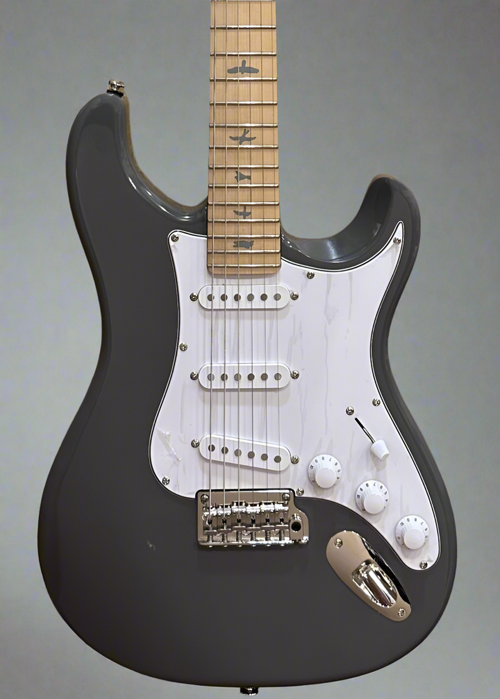 SE Silver Sky w/Maple '23