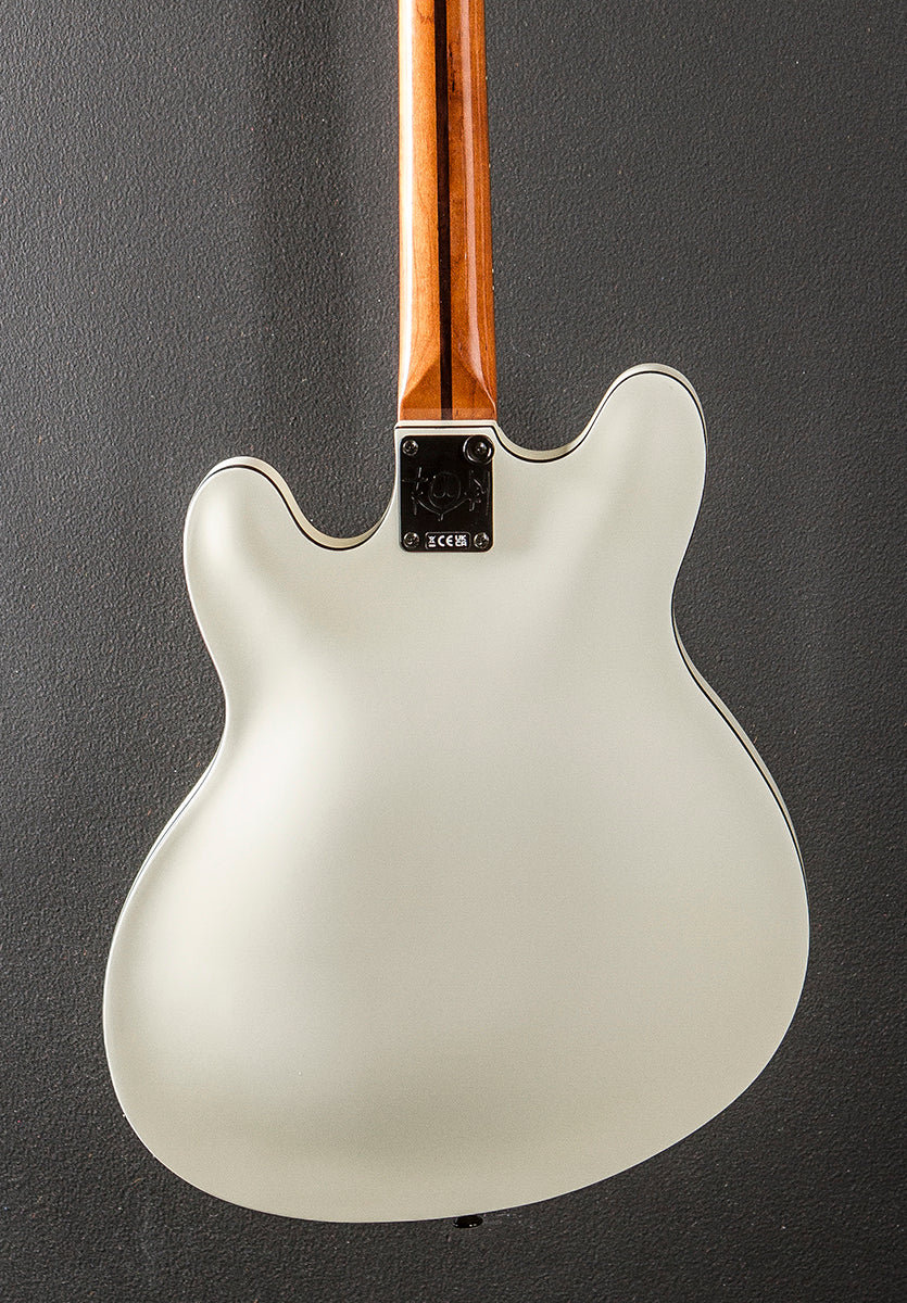 Tom DeLonge Starcaster - Satin Olympic White