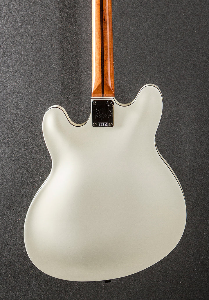 Tom DeLonge Starcaster - Satin Olympic White