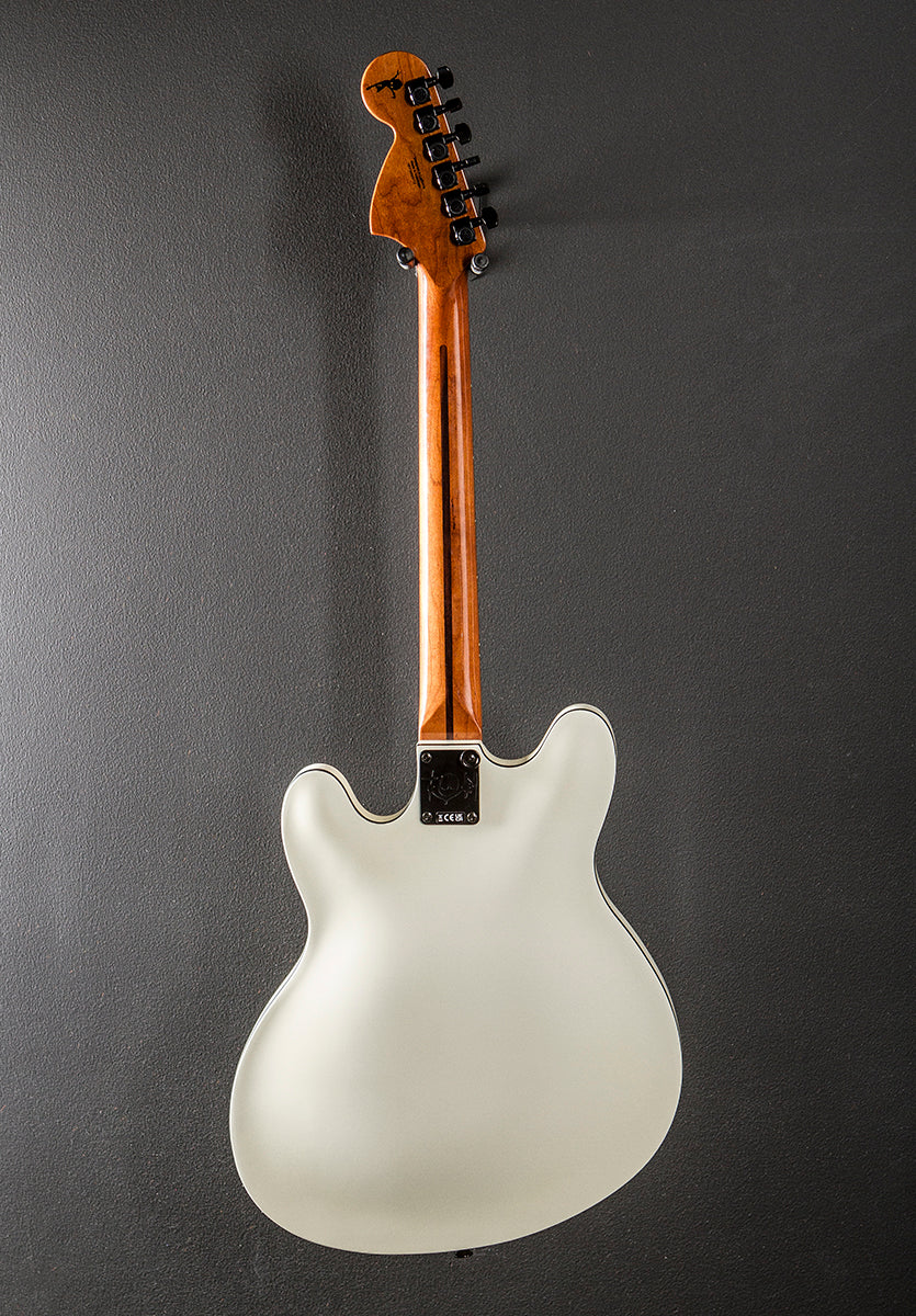 Tom DeLonge Starcaster - Satin Olympic White