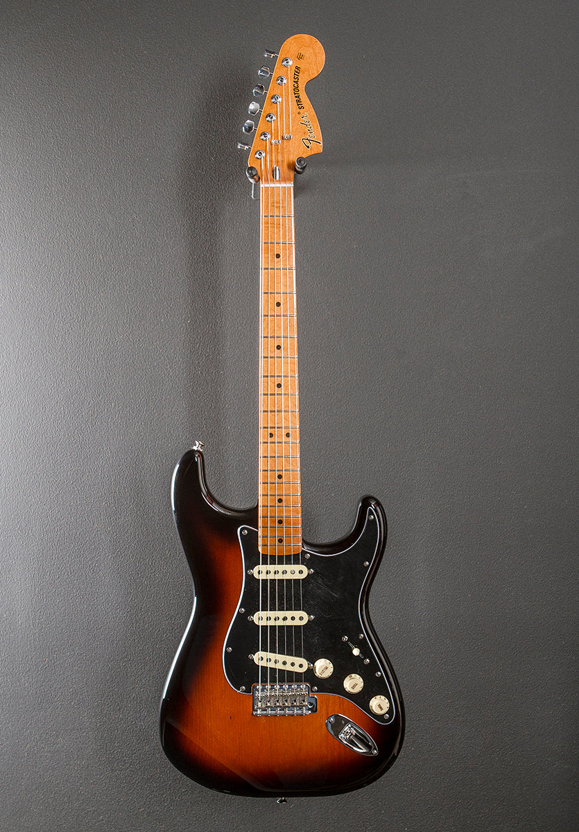 Vintera II 70's Stratocaster - 3 Color Sunburst w/Maple