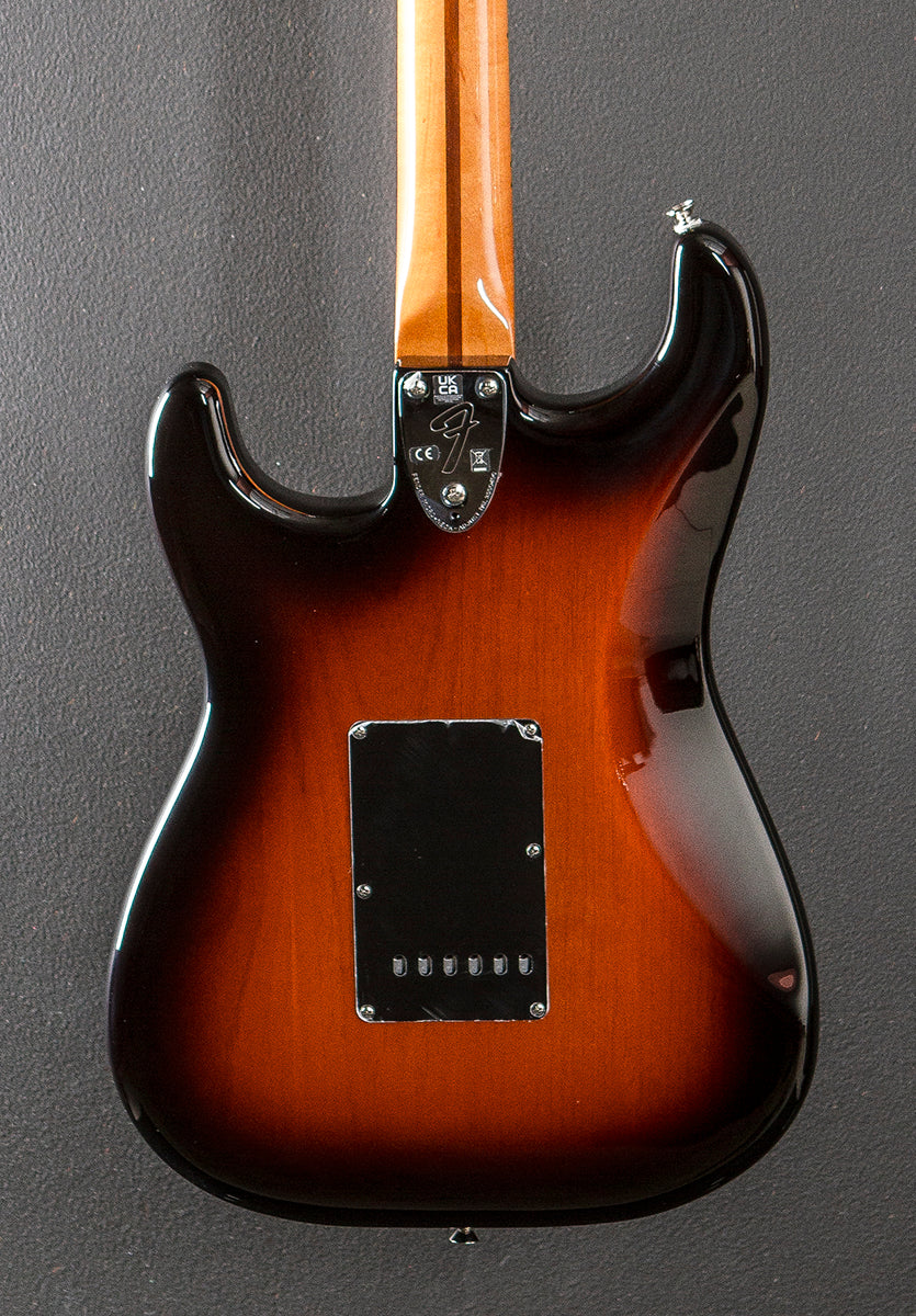 Vintera II 70's Stratocaster - 3 Color Sunburst w/Maple