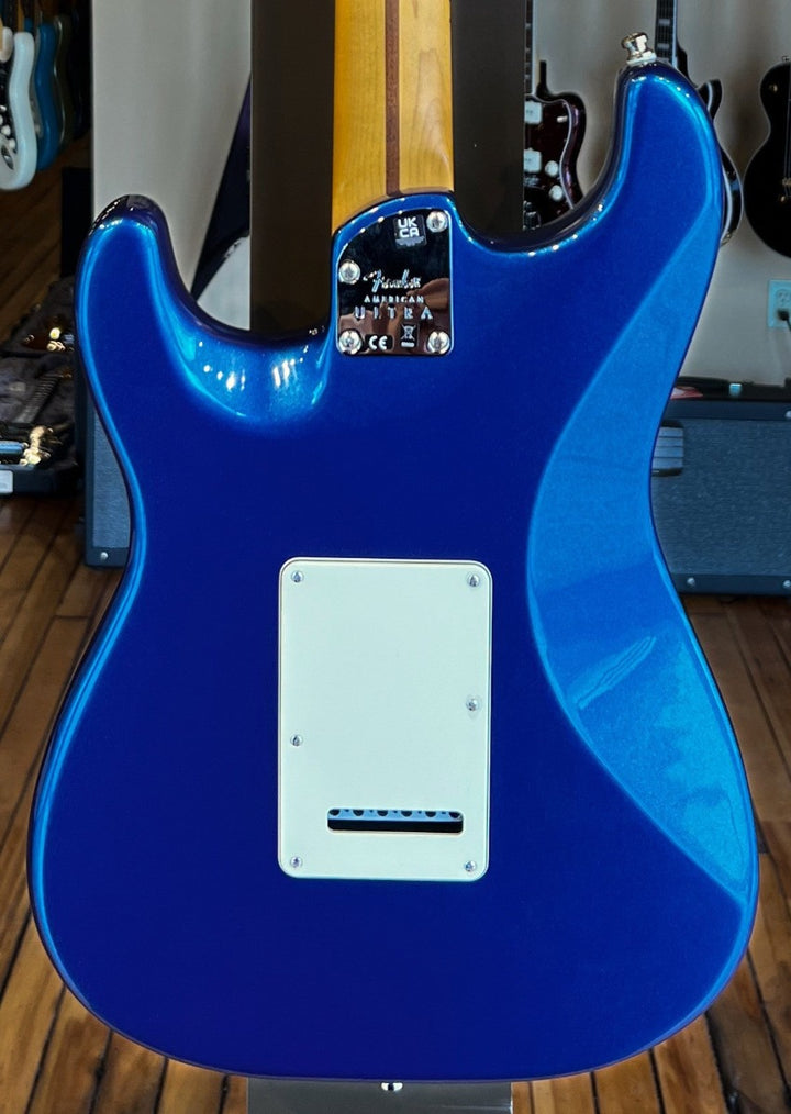 American Ultra Stratocaster – Cobra Blue w/Maple