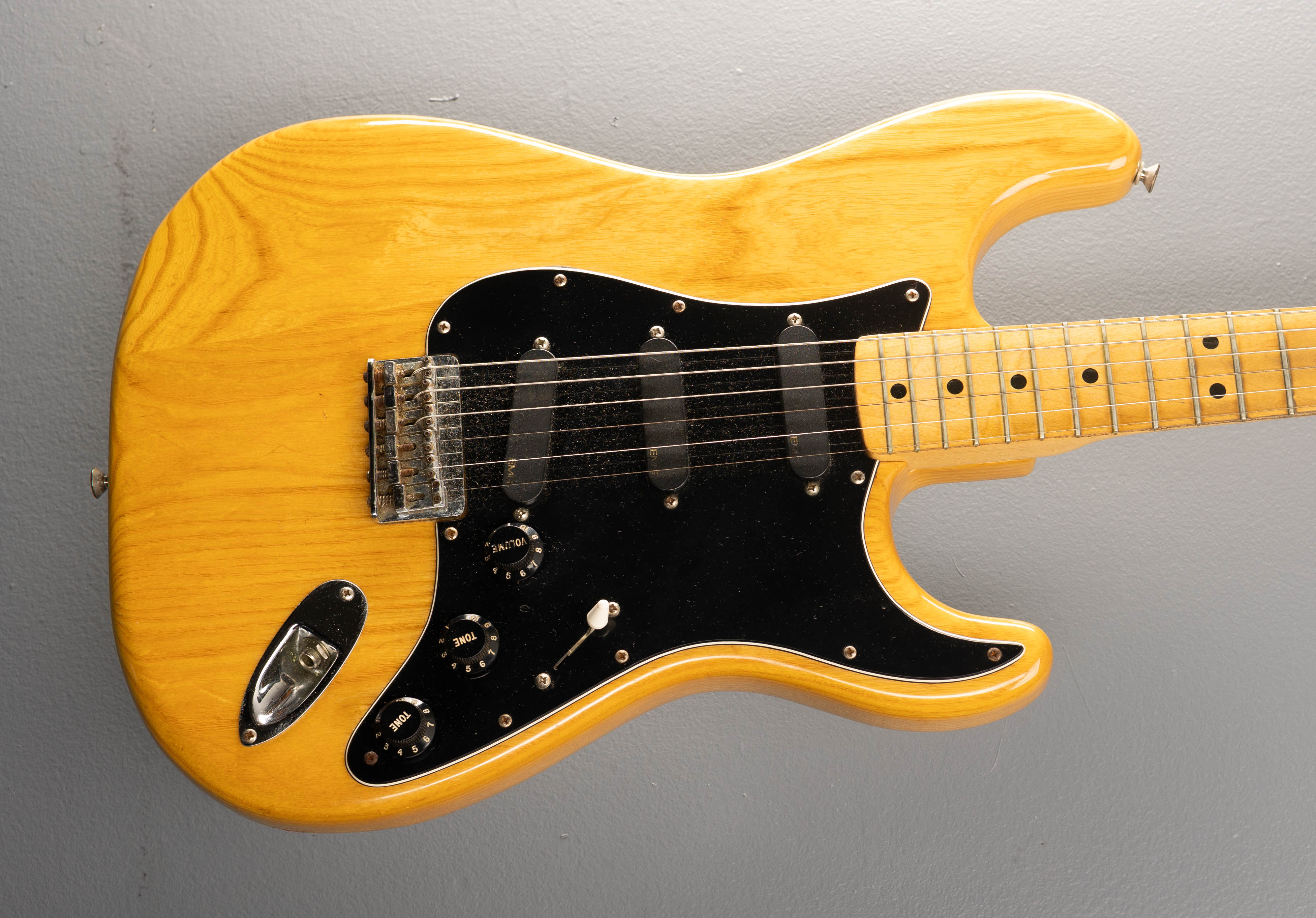 USED Stratocaster '79 – Dave's Guitar Shop