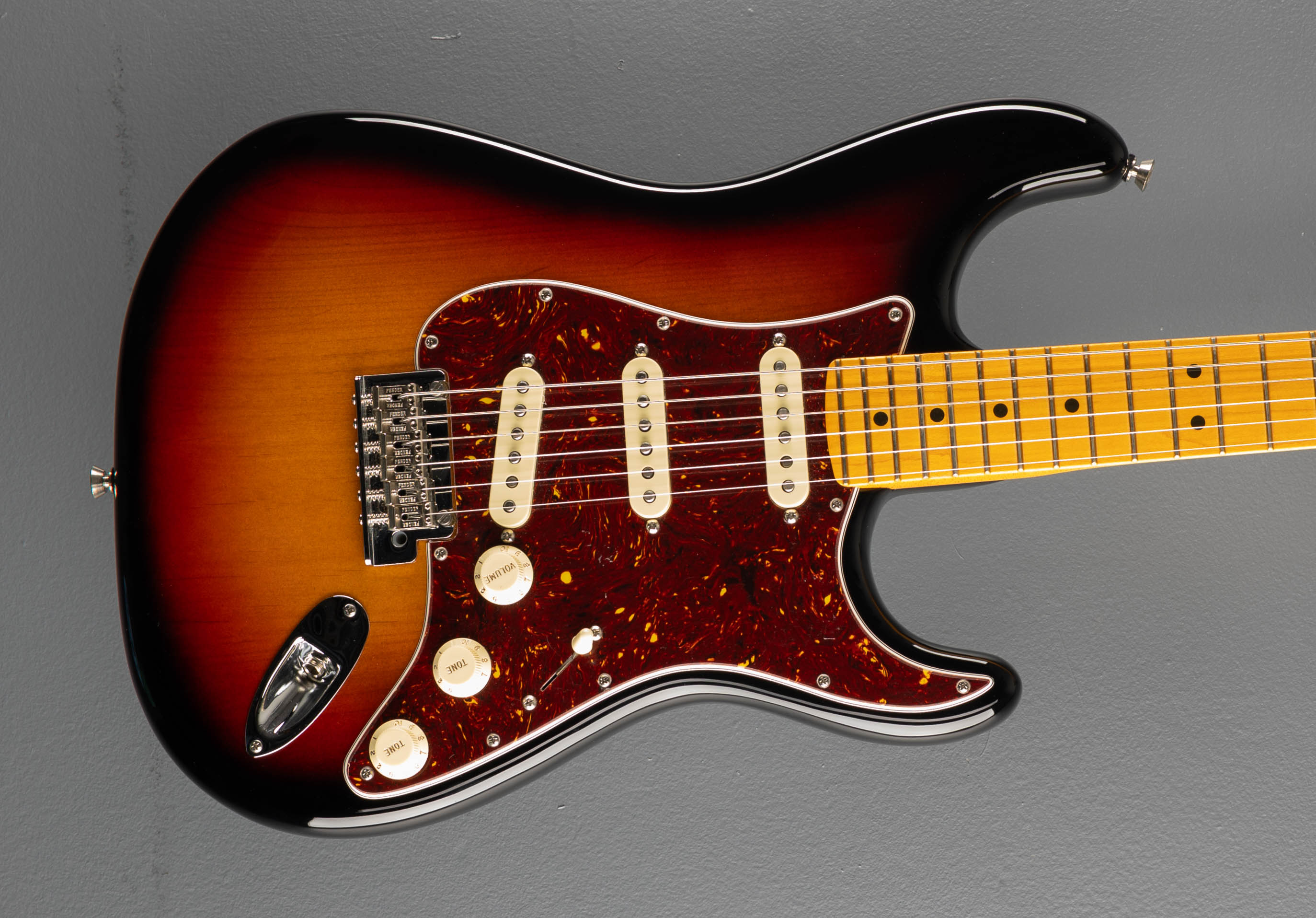 American Professional II Stratocaster – 3 Color Sunburst w/Maple