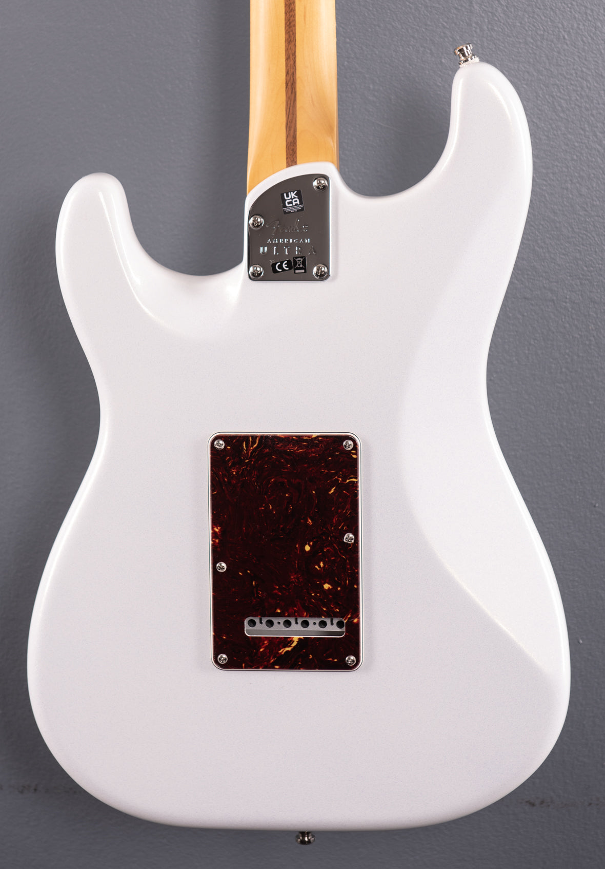 American Ultra Stratocaster – Arctic Pearl w/Rosewood