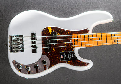 American Ultra Precision Bass – Arctic Pearl w/Maple