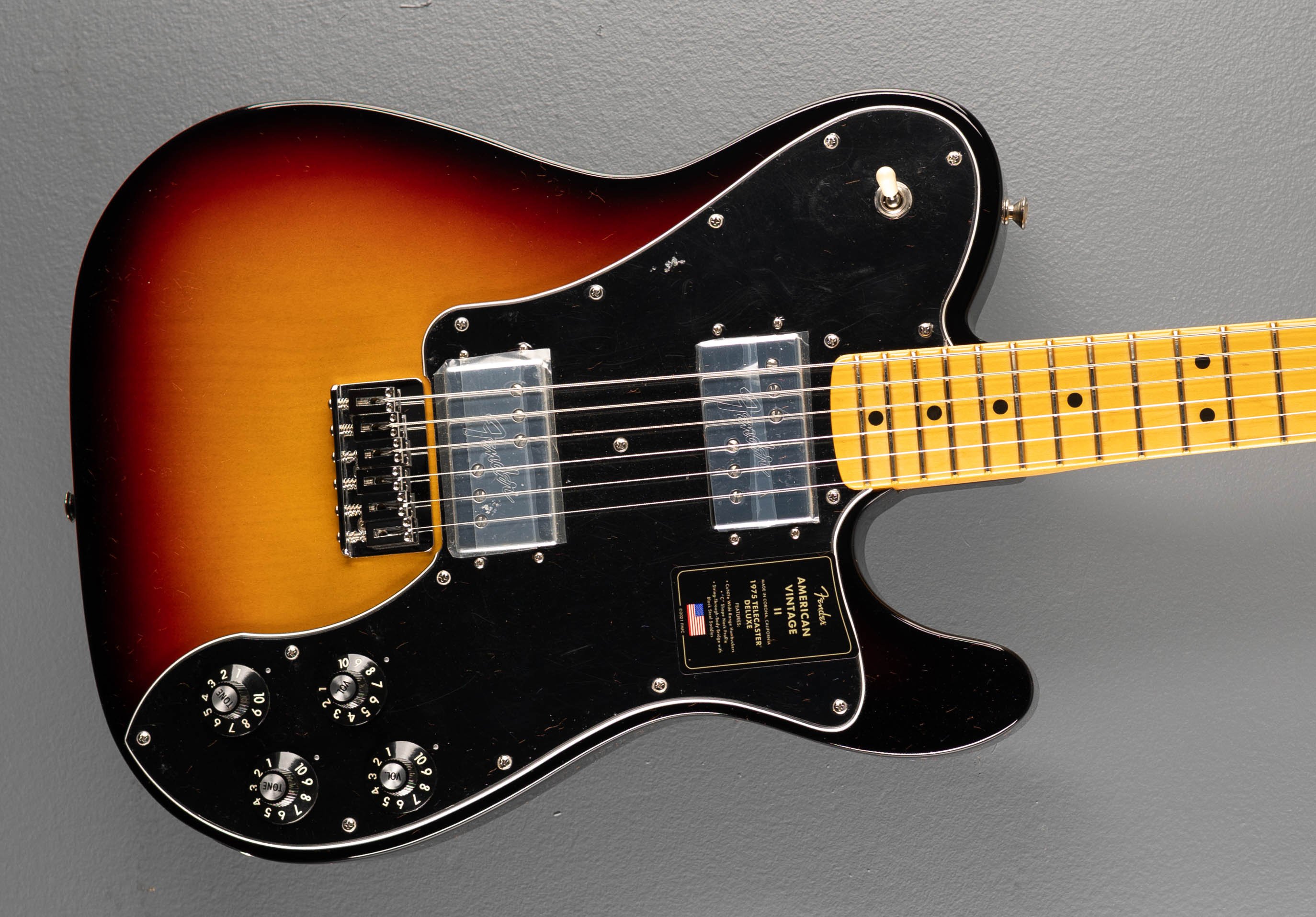 American Vintage II 1975 Telecaster Deluxe - 3 Color Sunburst