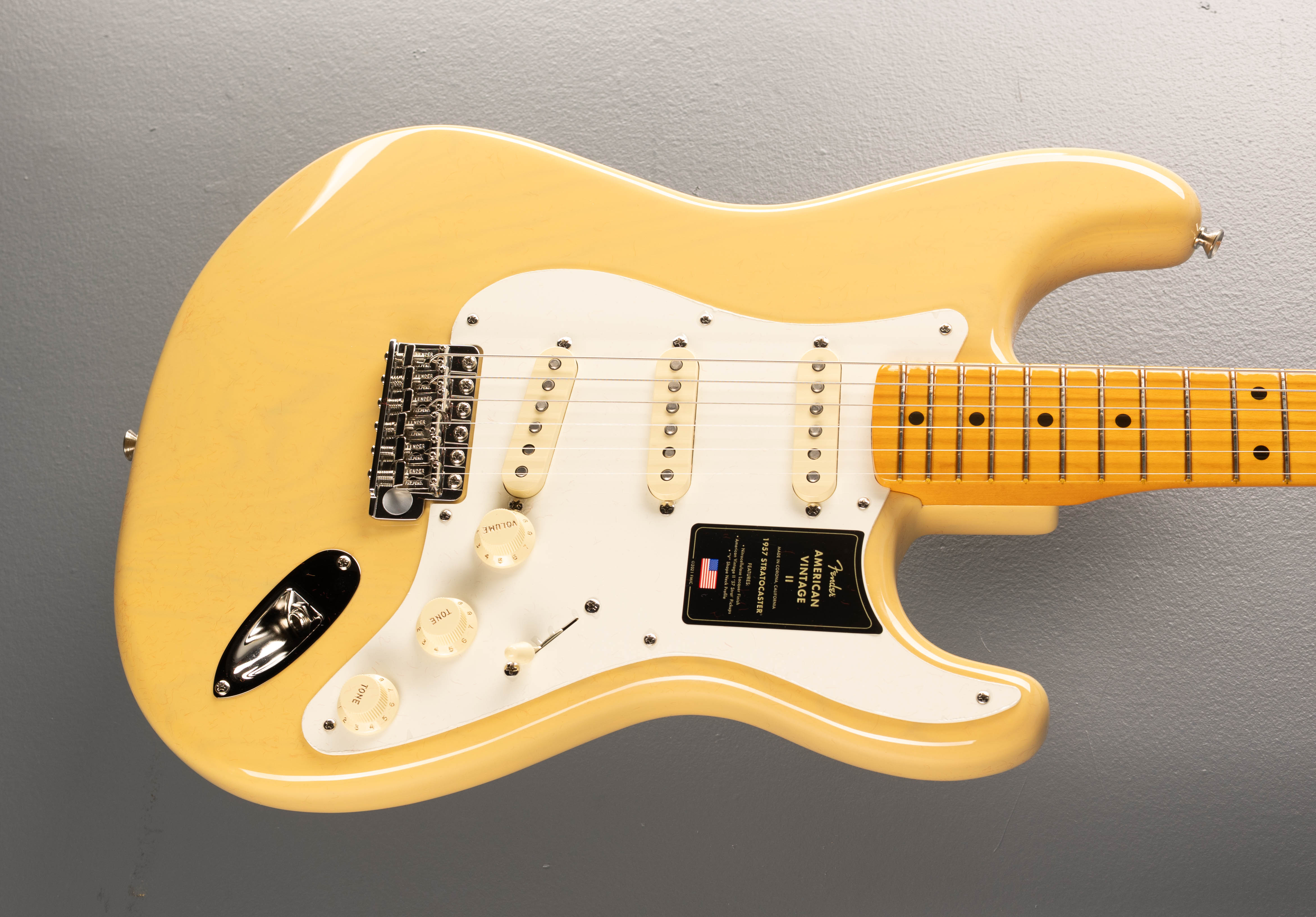 American Vintage II 1957 Stratocaster - Vintage Blonde – Dave's
