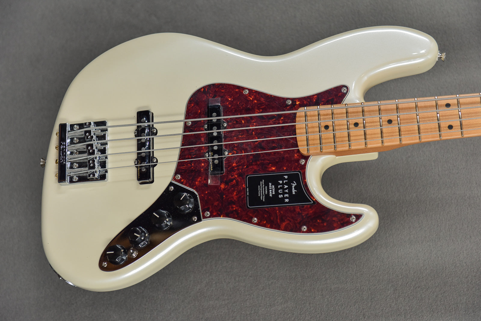 Player Plus Jazz Bass - Olympic Pearl w/Maple – Dave's Guitar Shop