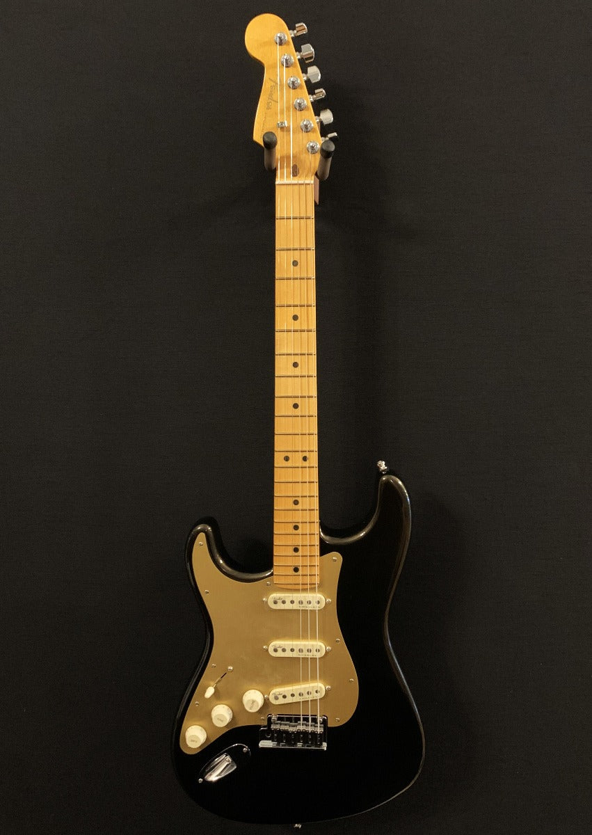 AMERICAN ULTRA STRATOCASTER® LEFT-HAND