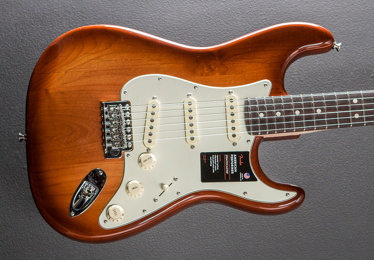 American Performer Stratocaster   Honey Burst w/Rosewood