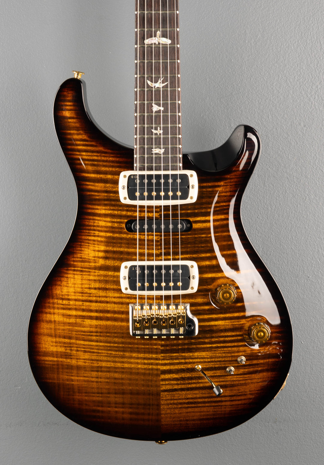 Modern Eagle V 10 Top - Black Gold Wraparound Burst