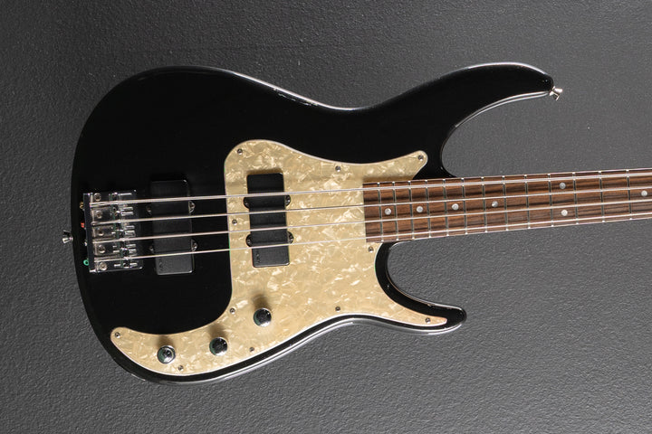 Axcelerator 4-String Active Bass &