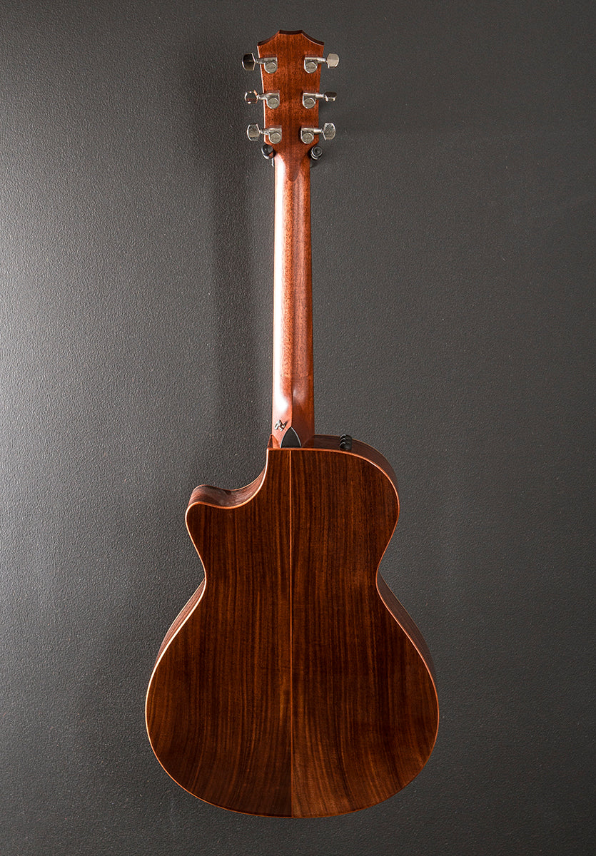 712CE '17 – Dave's Guitar Shop