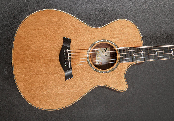 USED 812CE &