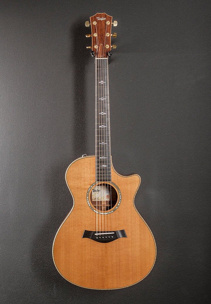USED 812CE &