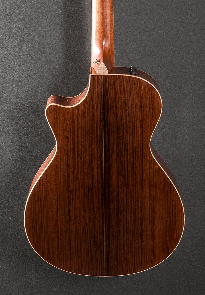 USED 812CE &