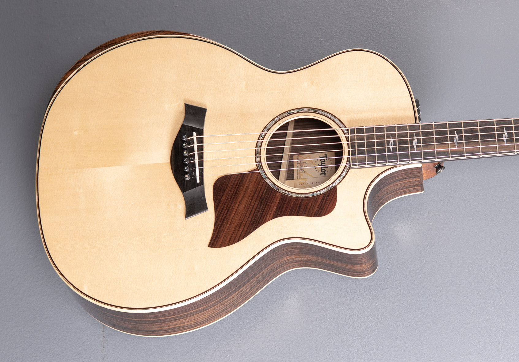 814CE – Dave's Guitar Shop