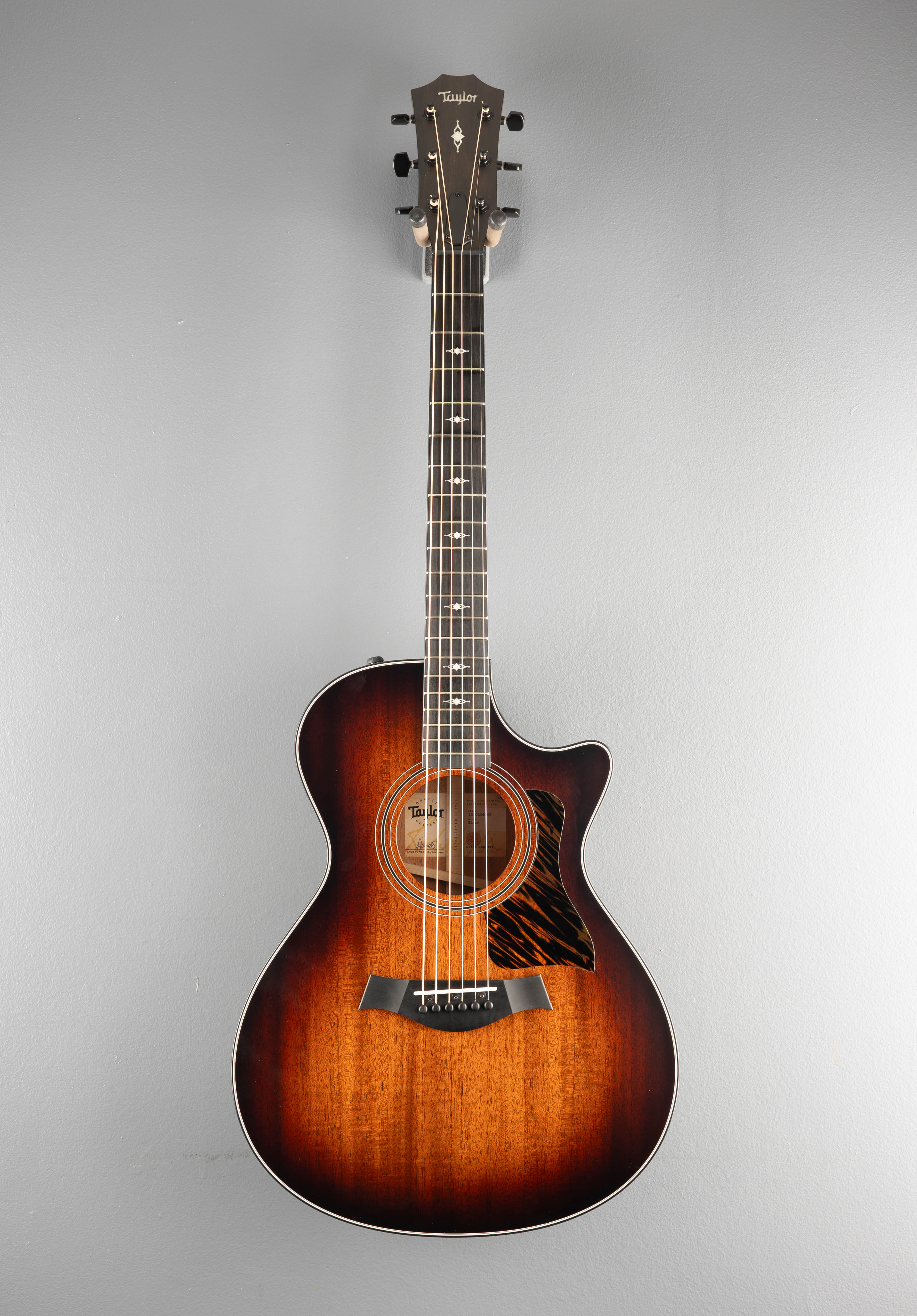 Used 322CE '24 – Dave's Guitar Shop