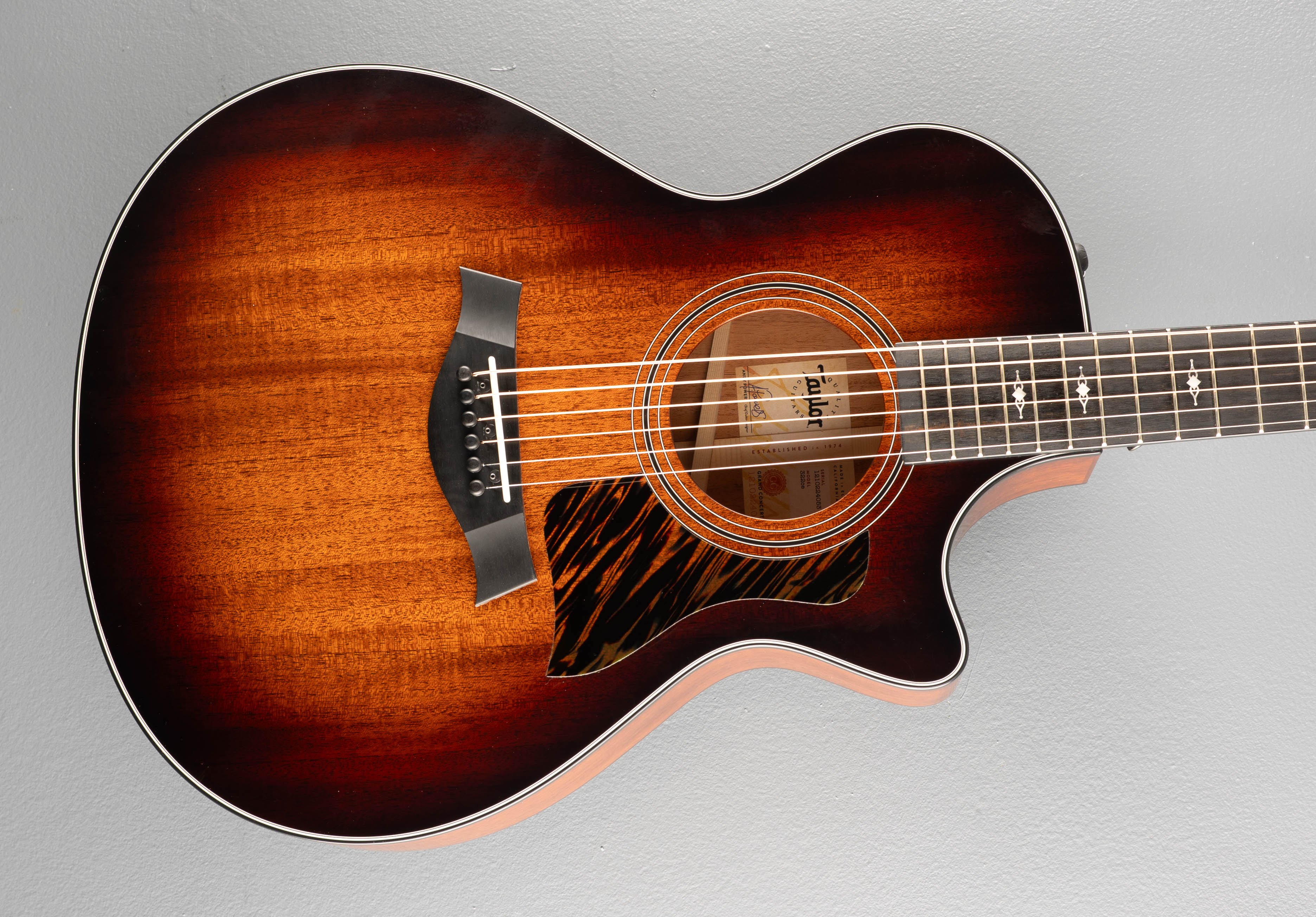 Used 322CE '24 – Dave's Guitar Shop