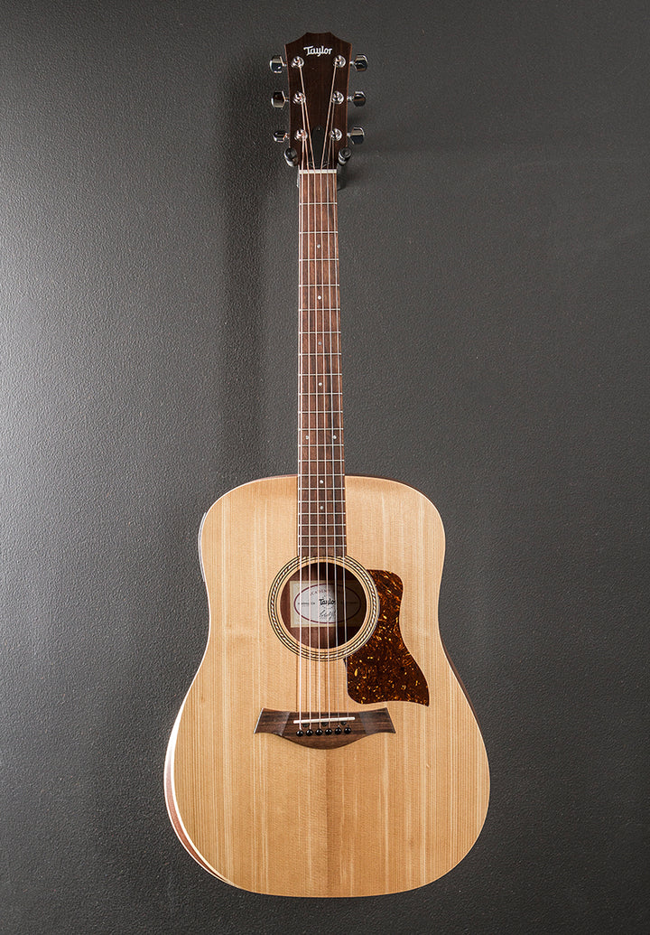 Academy 10E - Sitka Spruce w/Walnut