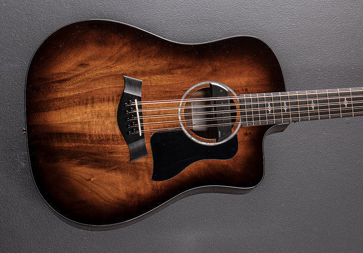 Used 260CE-K DLX Bajo Quinto &