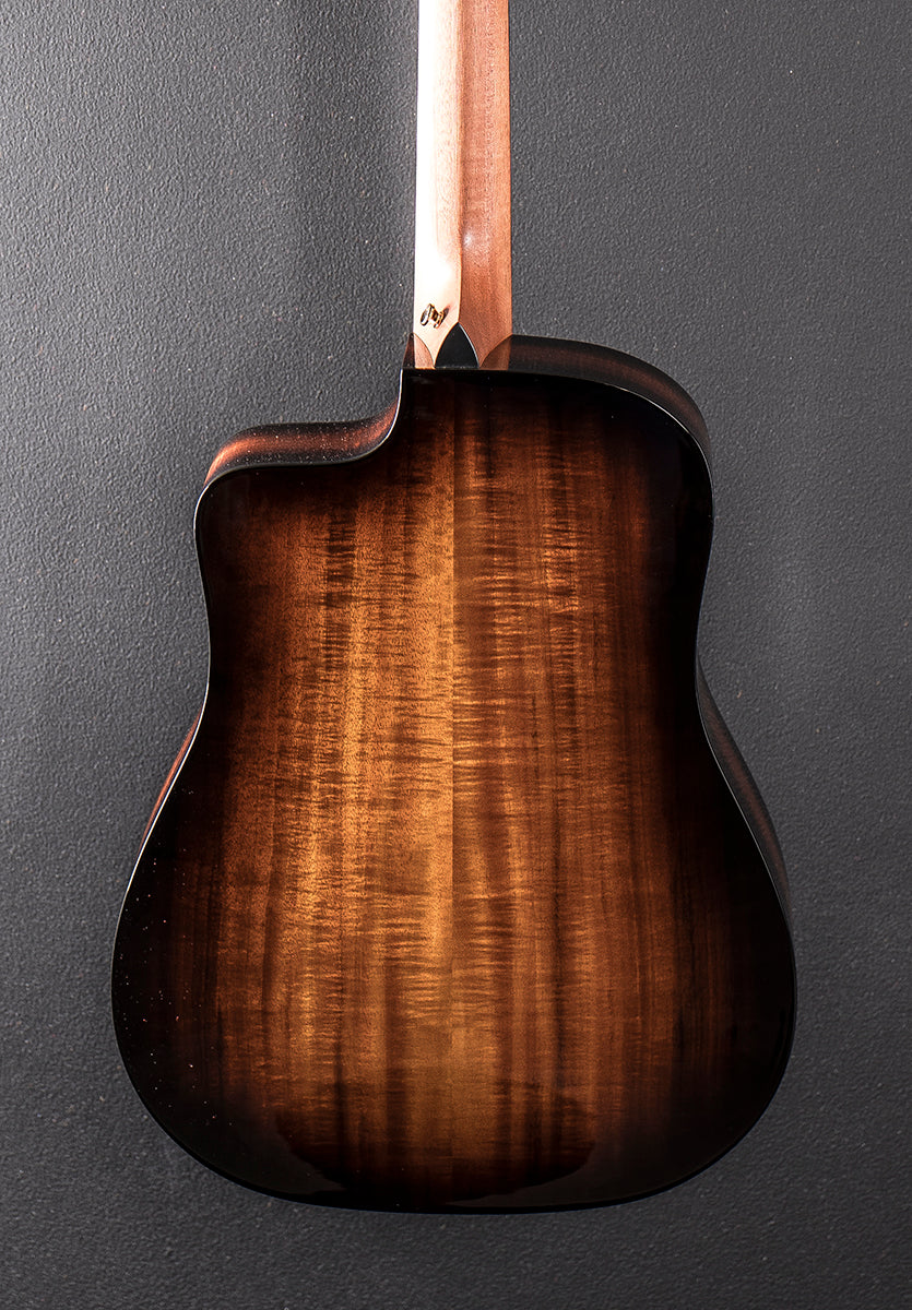 Used 260CE-K DLX Bajo Quinto &