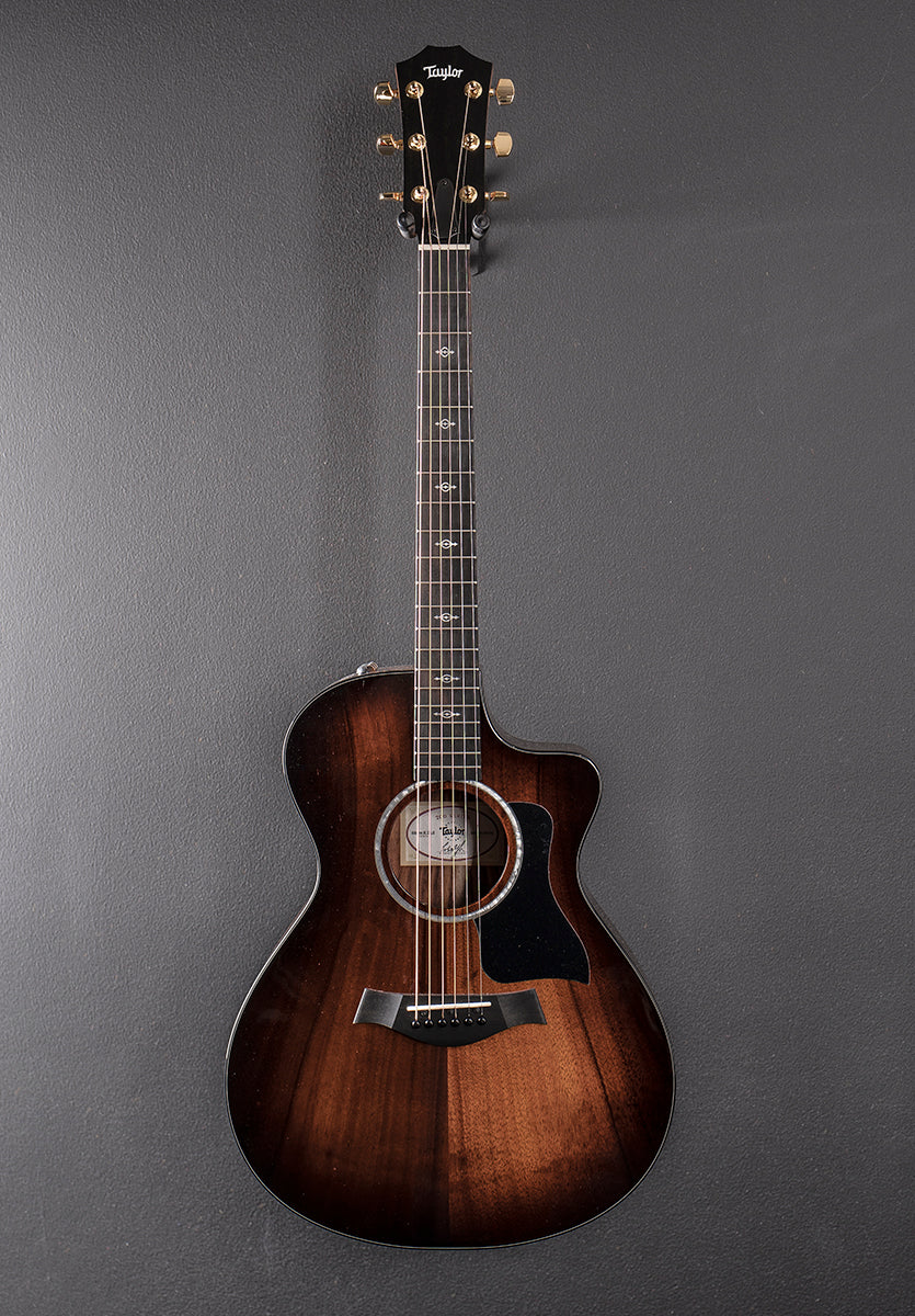 222CE-K DLX – Dave's Guitar Shop