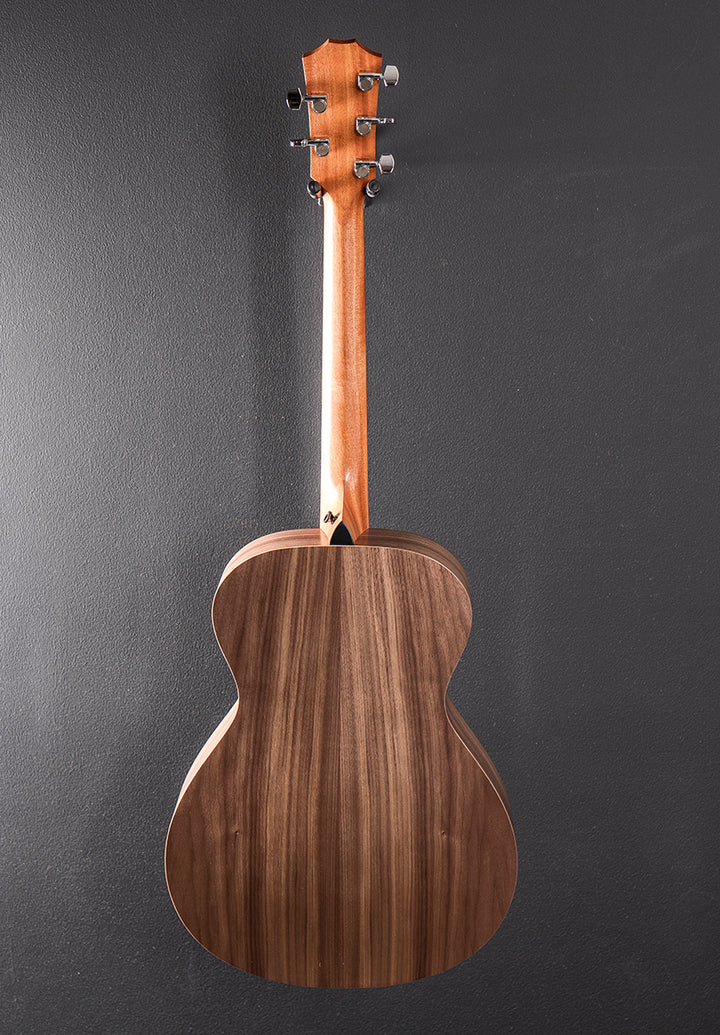 Used Jacob Collier Academy 22E 5 String &