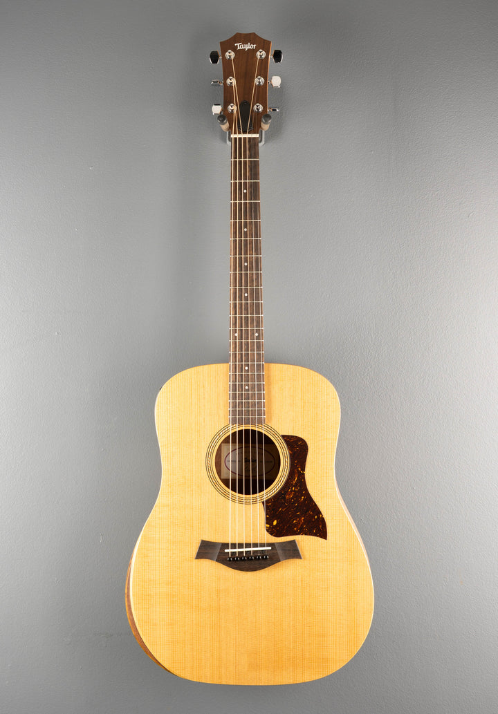Academy 10E - Sitka Spruce w/Walnut