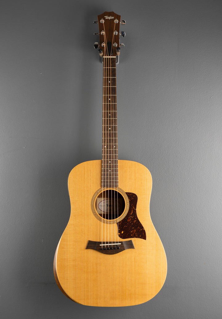 Academy 10E - Sitka Spruce w/Walnut