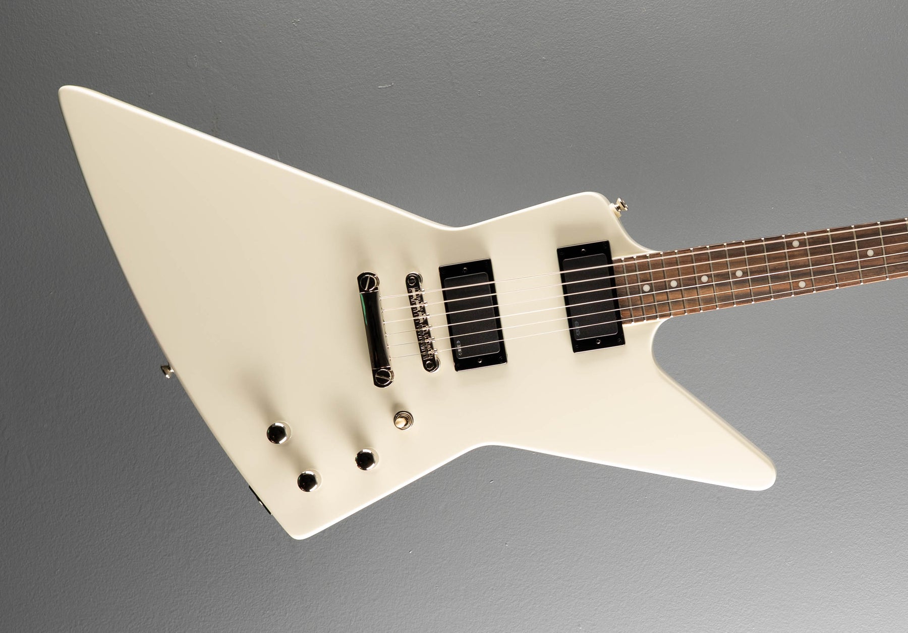 Explorer 80's EMG - Classic White – Dave's Guitar Shop