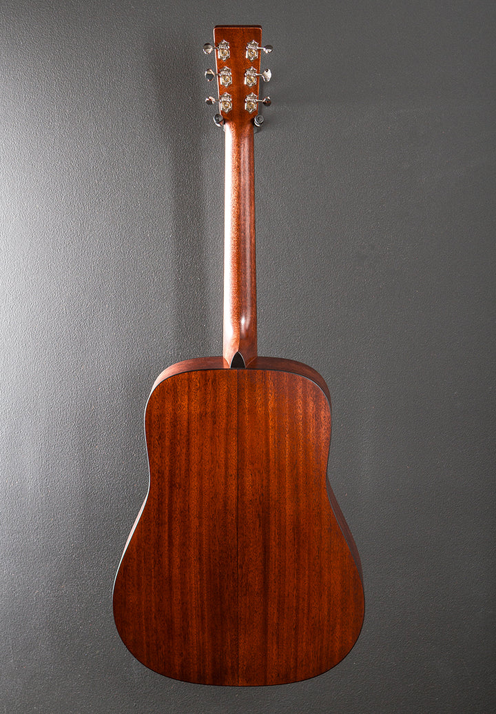 D-18 - Satin Amberburst