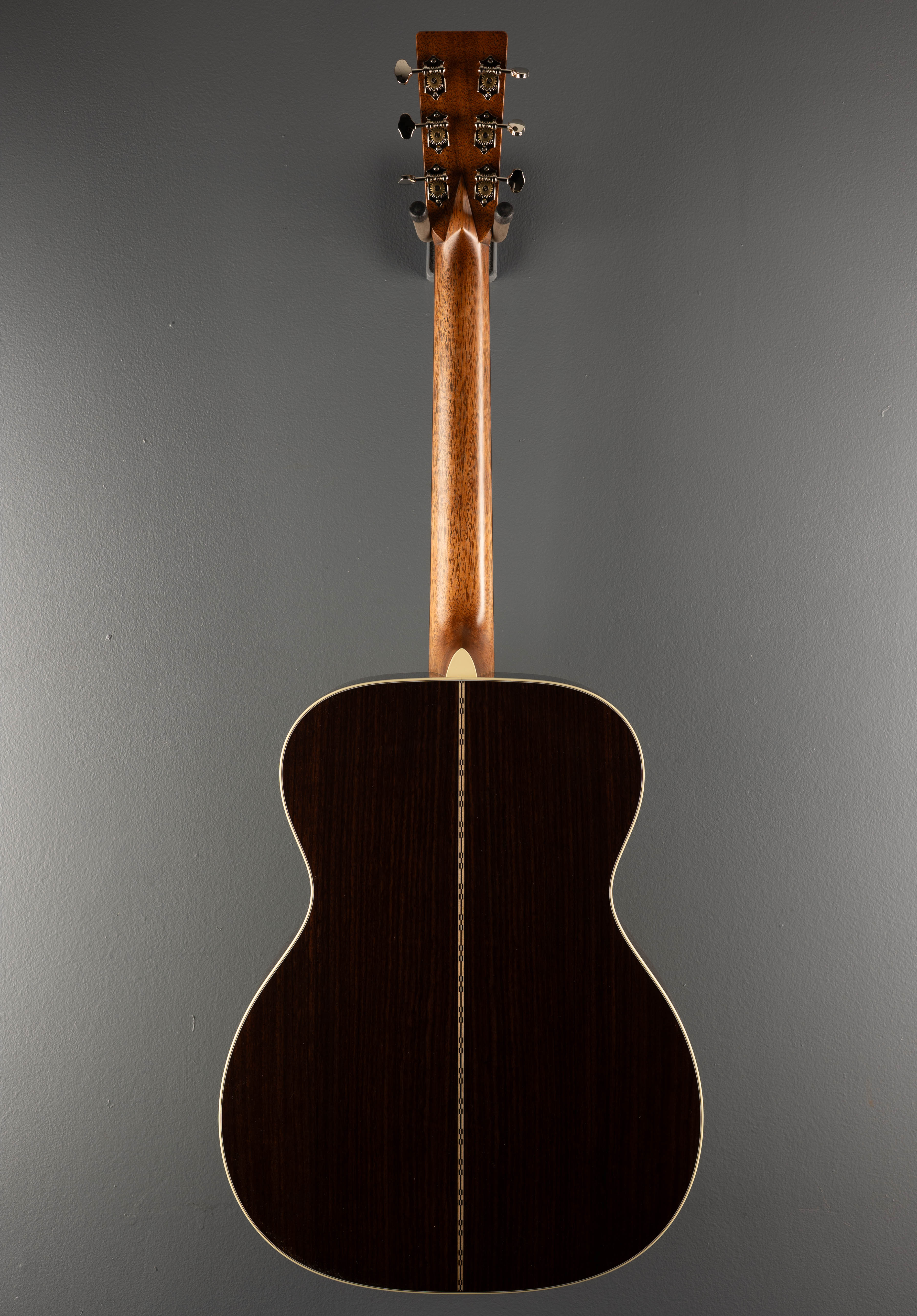 New For 2025 000-28 - Gloss Natural – Dave's Guitar Shop