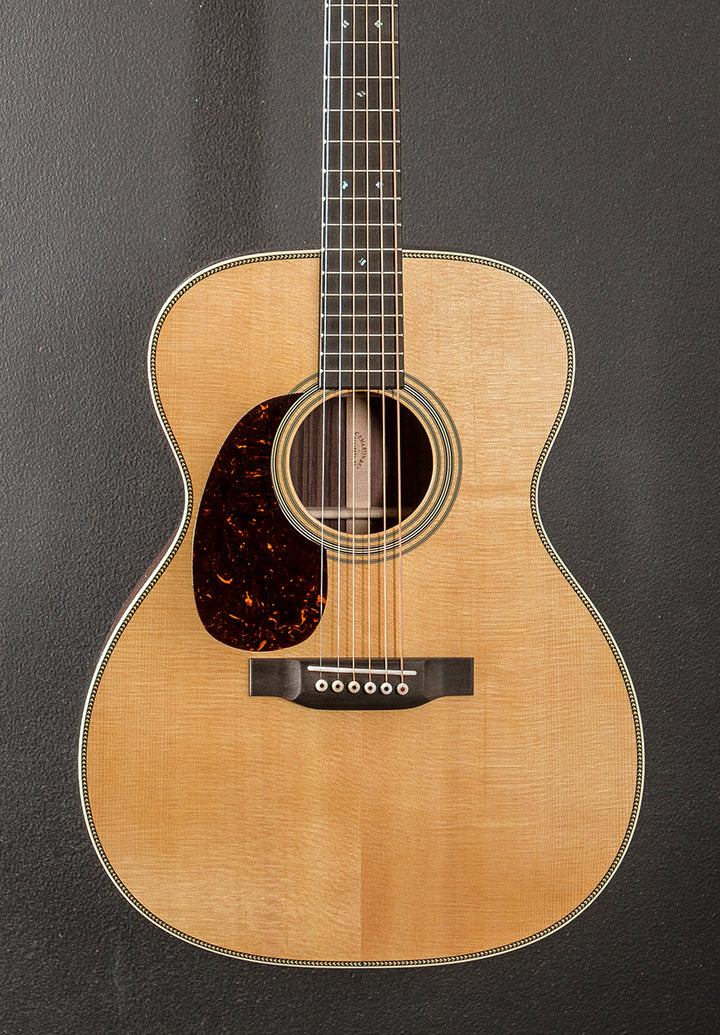 New For 2025 000-28 Left Hand - Gloss Natural