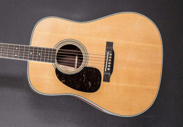 New for 2025 D-35 Left Hand - Gloss Natural