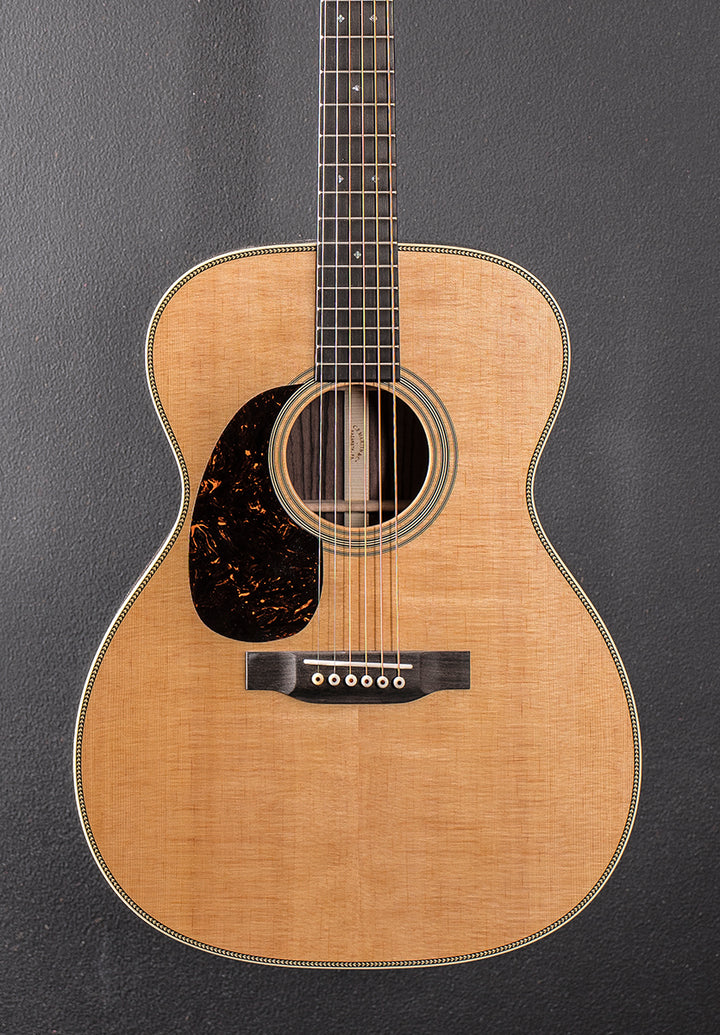 New For 2025 000-28 Left Hand - Gloss Natural