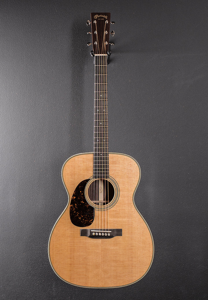 New For 2025 000-28 Left Hand - Gloss Natural