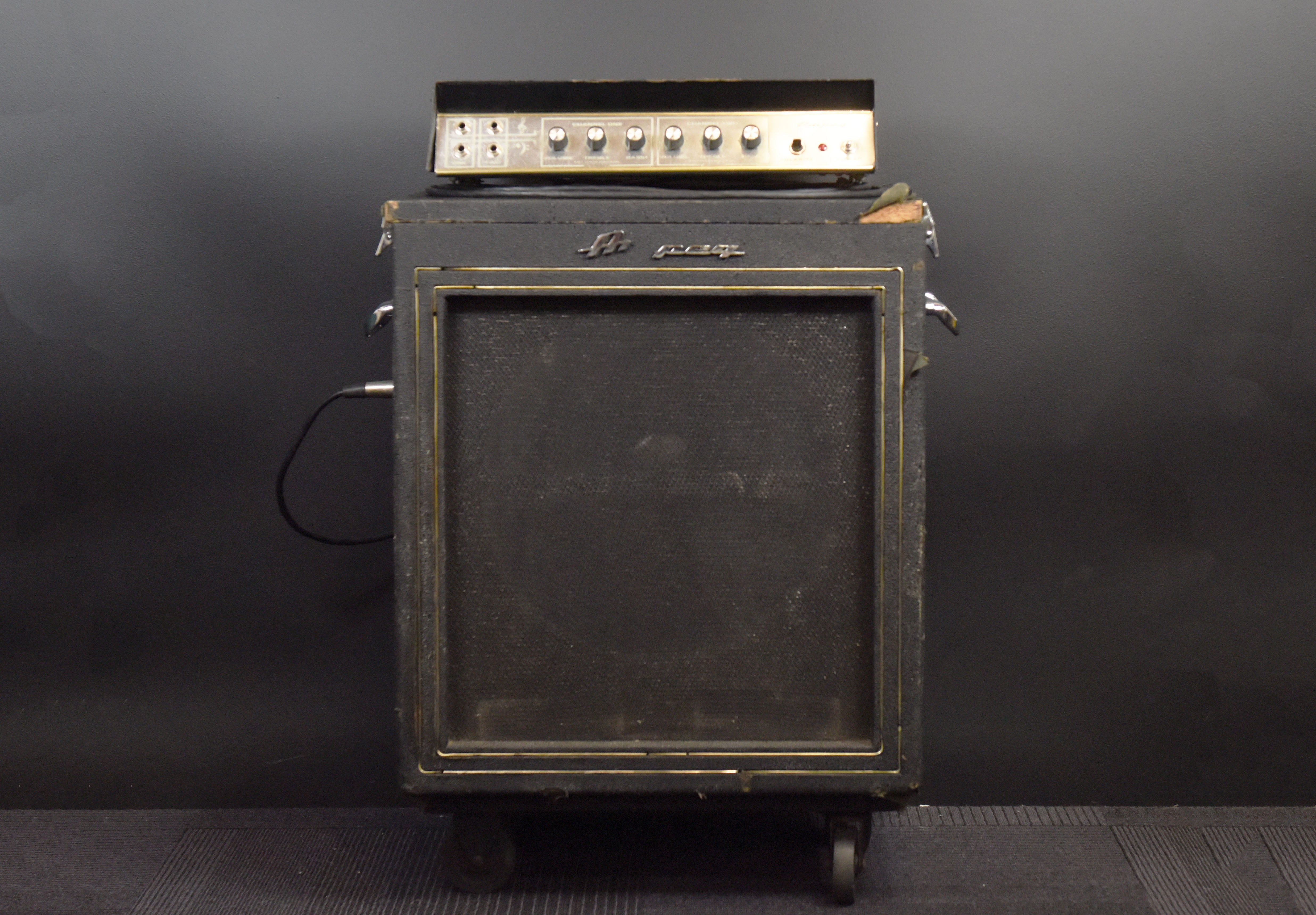 BT-15 Portaflex Fliptop Bass Combo, Late 60s – Dave's Guitar Shop