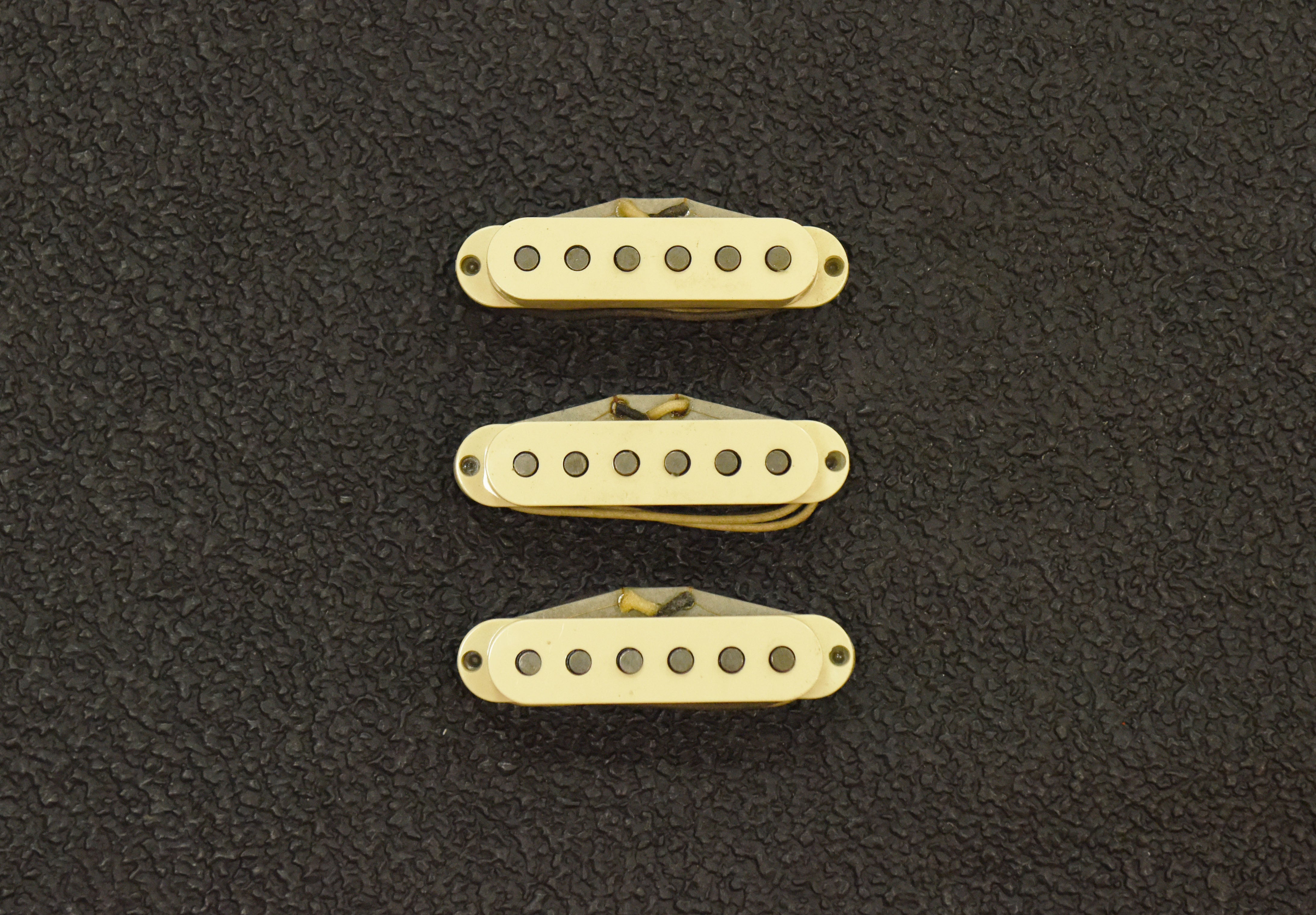 Antiquity II Surfer Strat Set – Dave's Guitar Shop